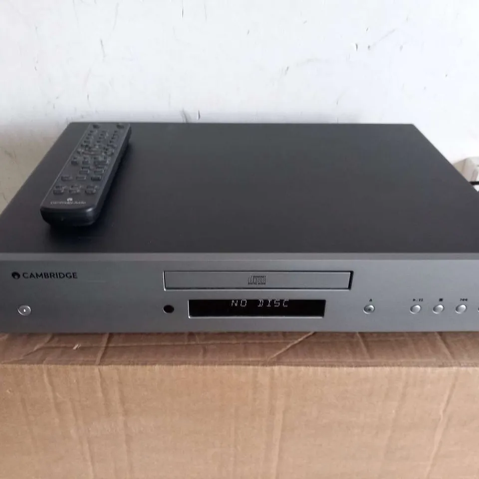 CAMBRIDGE AUDIO AXC25 LUNAR GREY CD PLAYER
