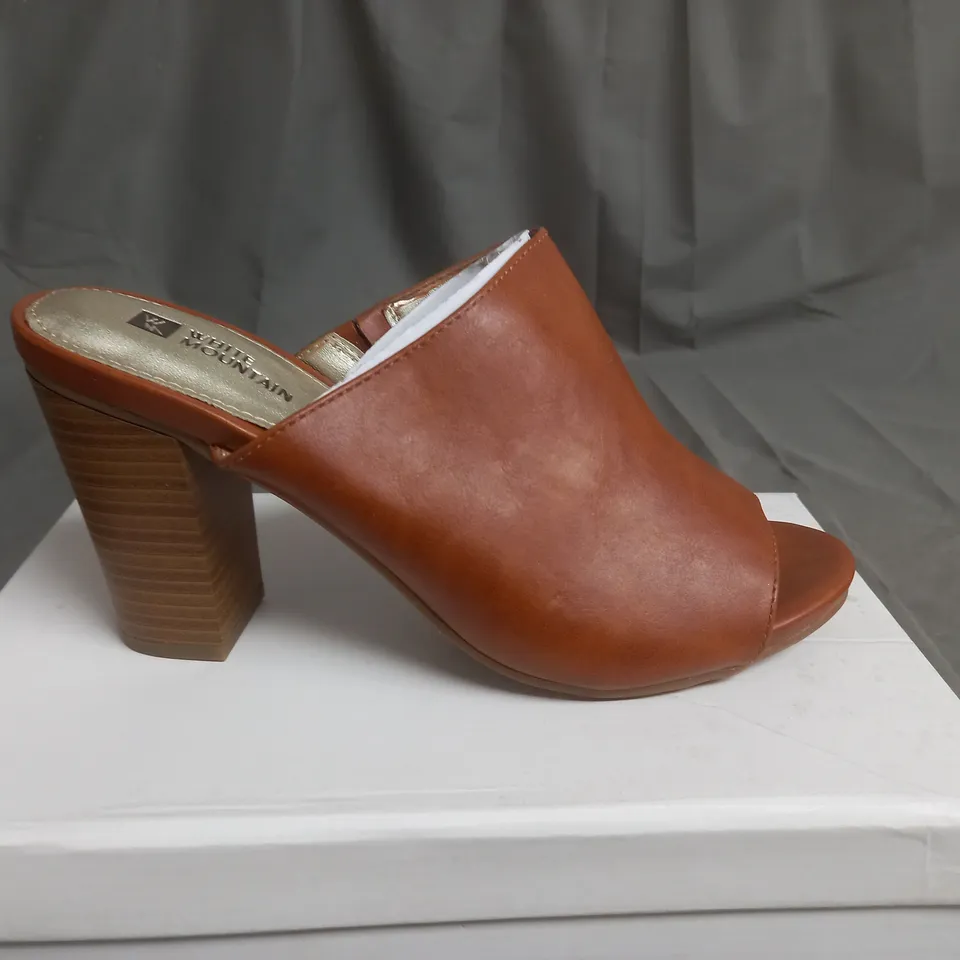 BOX OF APPROXIMATELY 15 PAIRS WHITE MOUNTAIN HELLS IN VARIOUS COLOR AND SIZES 