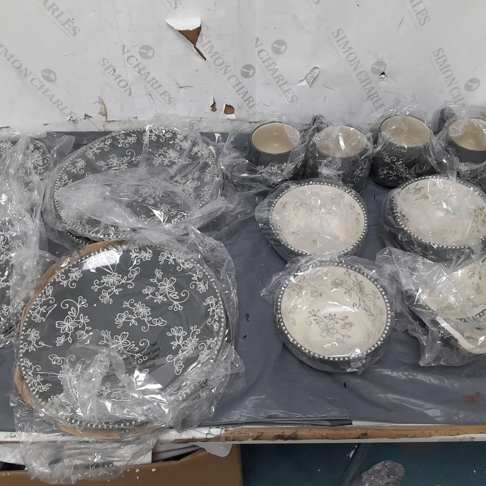 CERAMIC DINING SET TO INCLUDE 8 PLATES, 4 MUGS, AND 3 BOWLS 