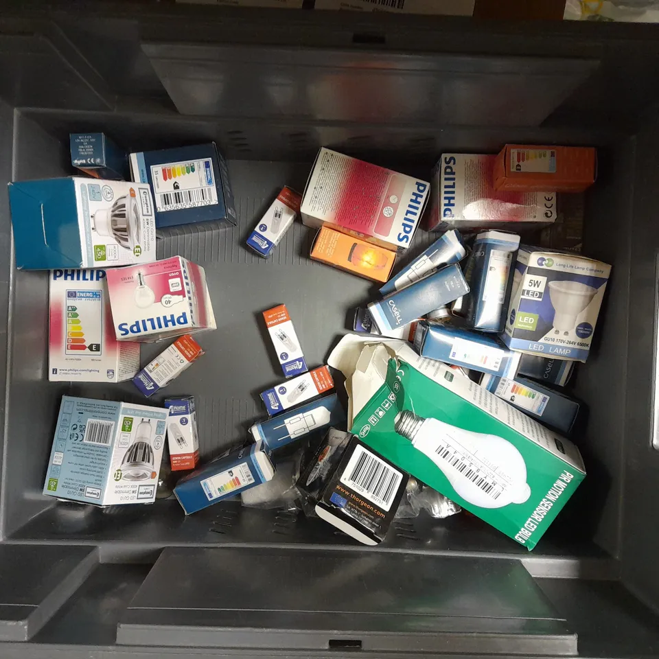 BOX OF APPROX 20 BULBS IN ASSORTED SHAPES AND SIZES