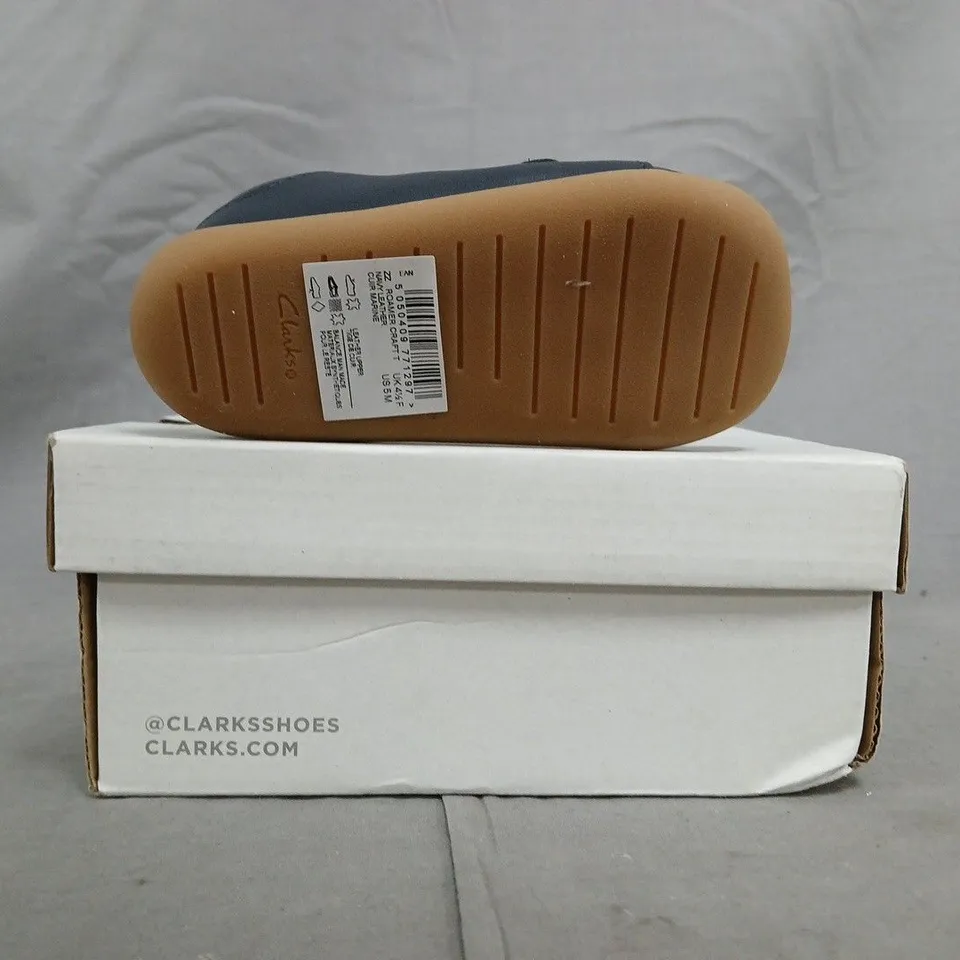 BOXED PAIR OF CLARKS FIRST SHOES INFANT SHOES IN NAVY SIZE 4.5