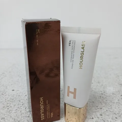 HOURGLASS VEIL HYDRATING SKIN TINT FOUNDATION