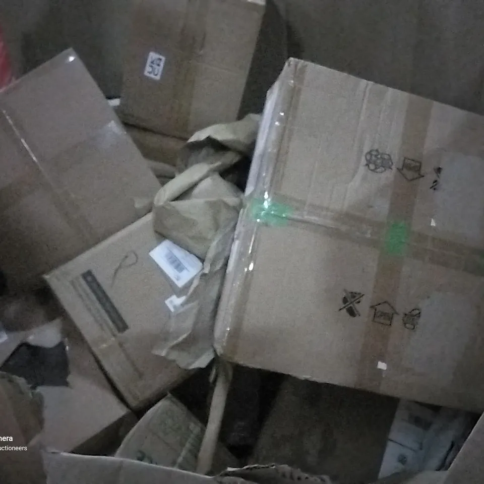 PALLET OF ASSORTED ITEMS INCLUDING ACCSTORE NON-WOVEN FABRIC WARDROBE, MUTE SEAT COVER, COLIFE TRAVEL BAG, A3 PICTURE FRAME, RABBITGOO WINDOW FILM 