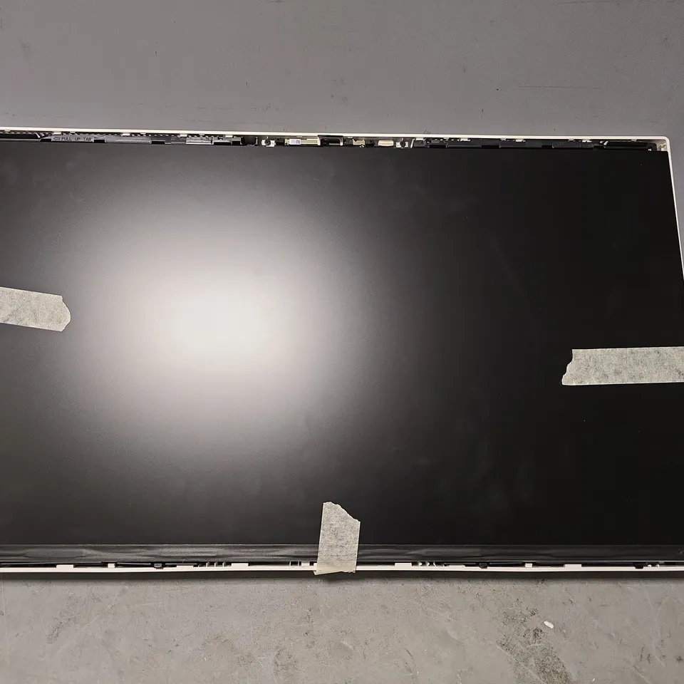 BOXED HP 21.45 INCH MONITOR IN WHITE