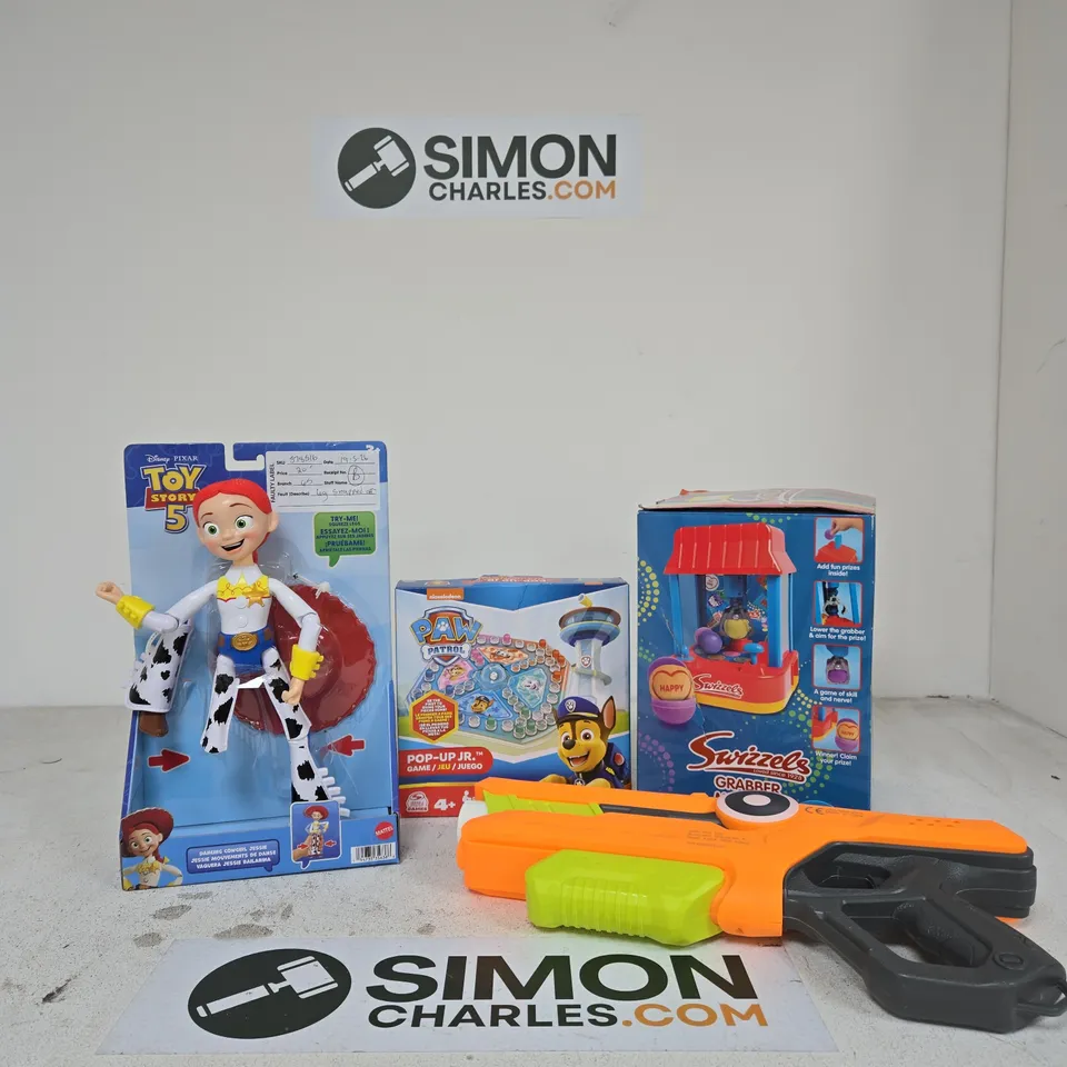 BOX OF APPROXIMATELY 10 ASSORTED TOYS INCLUDING PAW PATROL POP UP JR GAME, MARVEL SPIDEY BALANCE BIKE AND SWIZZLES GRABBER MACHINE