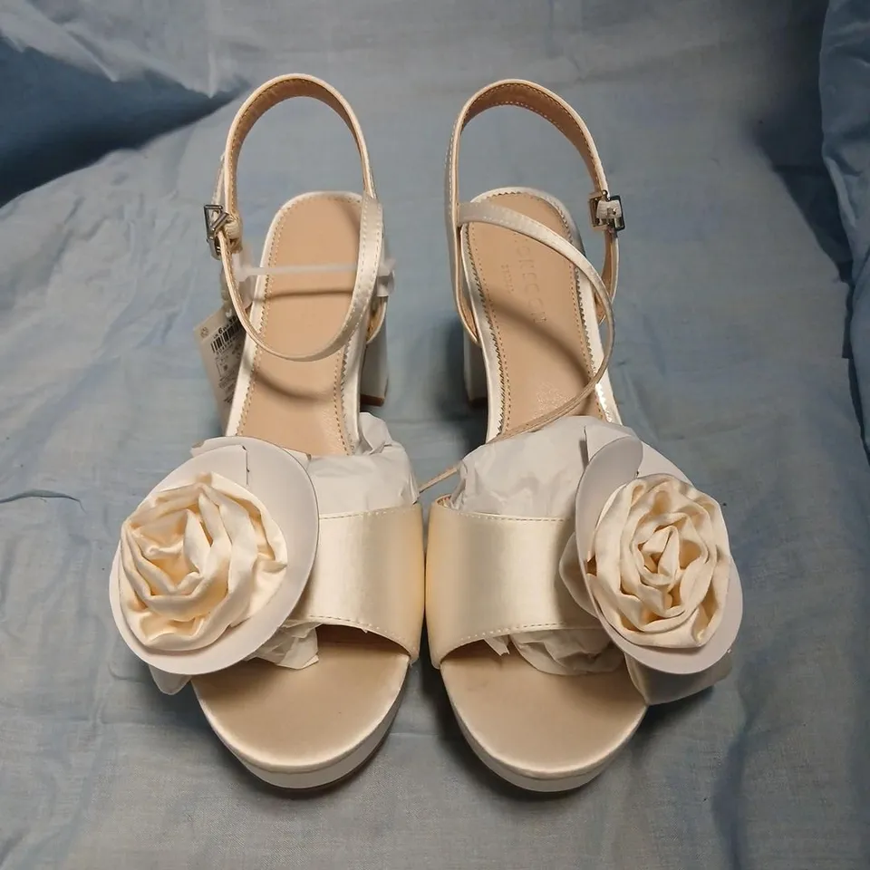 MONSOON WOMEN'S IVORY SANDALS WITH FLORAL FRONT, UK 6 (EU 39)