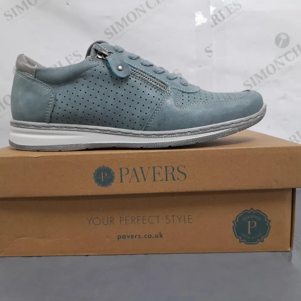 BOXED PAIR OF PAVERS SHOES IN BLUE EU SIZE 40
