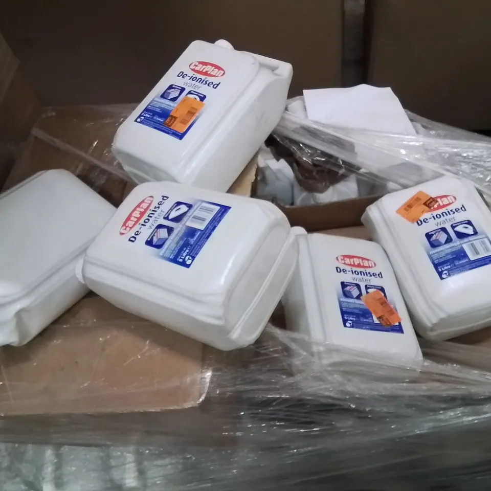 PALLET CONTAINING LARGE QUANTITY OF 5L DE-IONISED WATER BOTTLES 