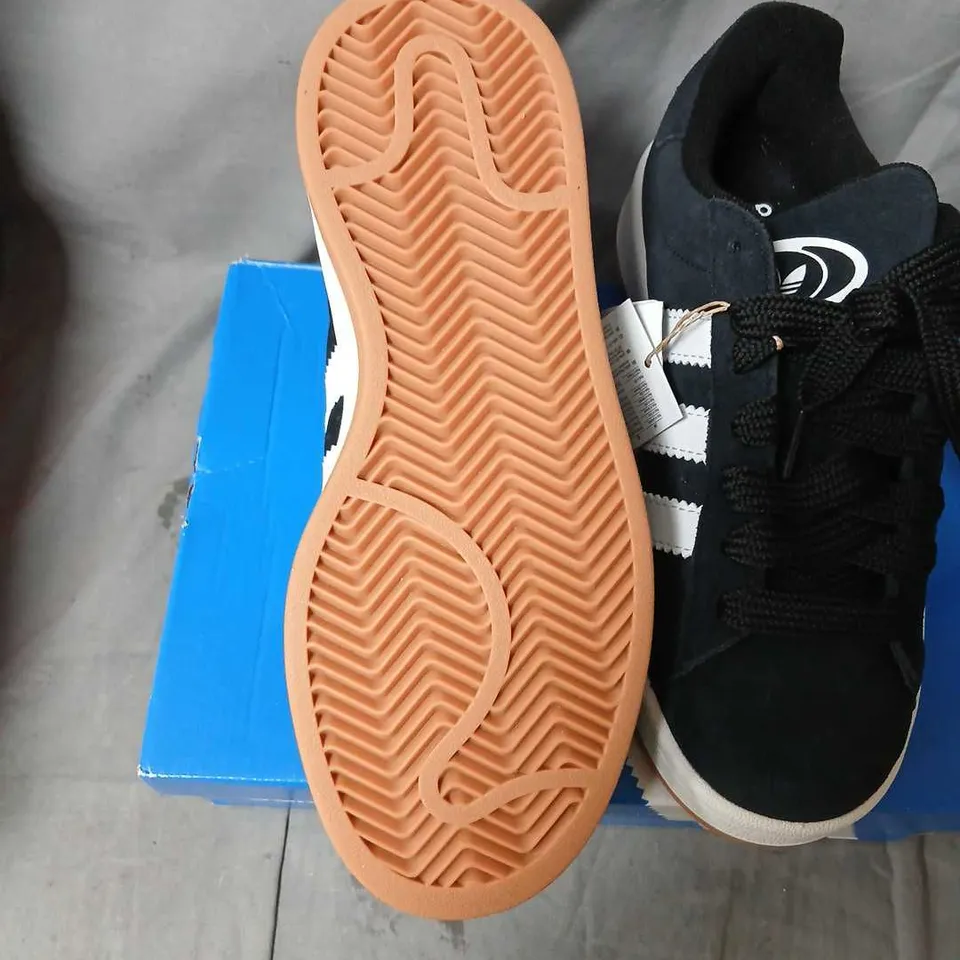 ADIDAS CAMPUS SNEAKERS – BLACK/WHITE, UK 4.5