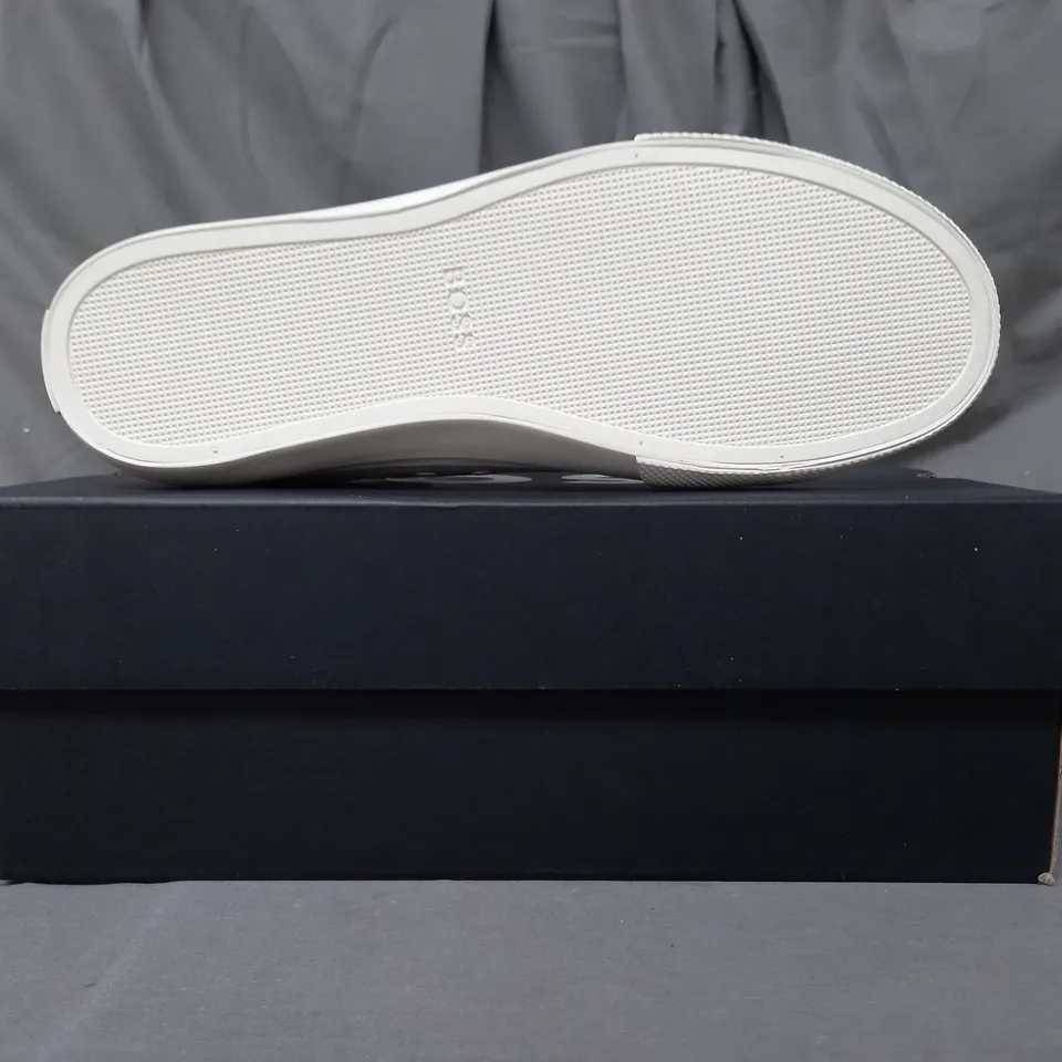 BOXED PAIR OF BOSS SHOES IN WHITE/BLACK UK SIZE 10