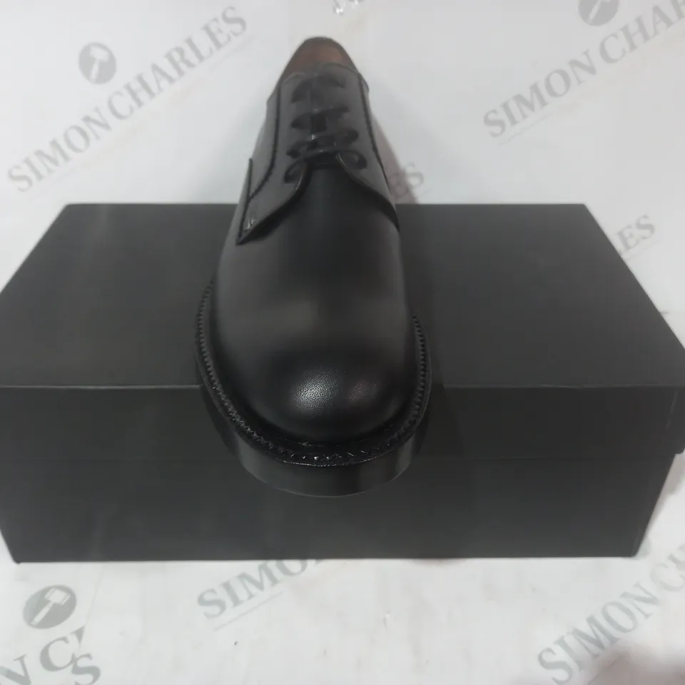 BOXED PAIR OF LANVIN LACE UP SHOES IN BLACK EU SIZE 41