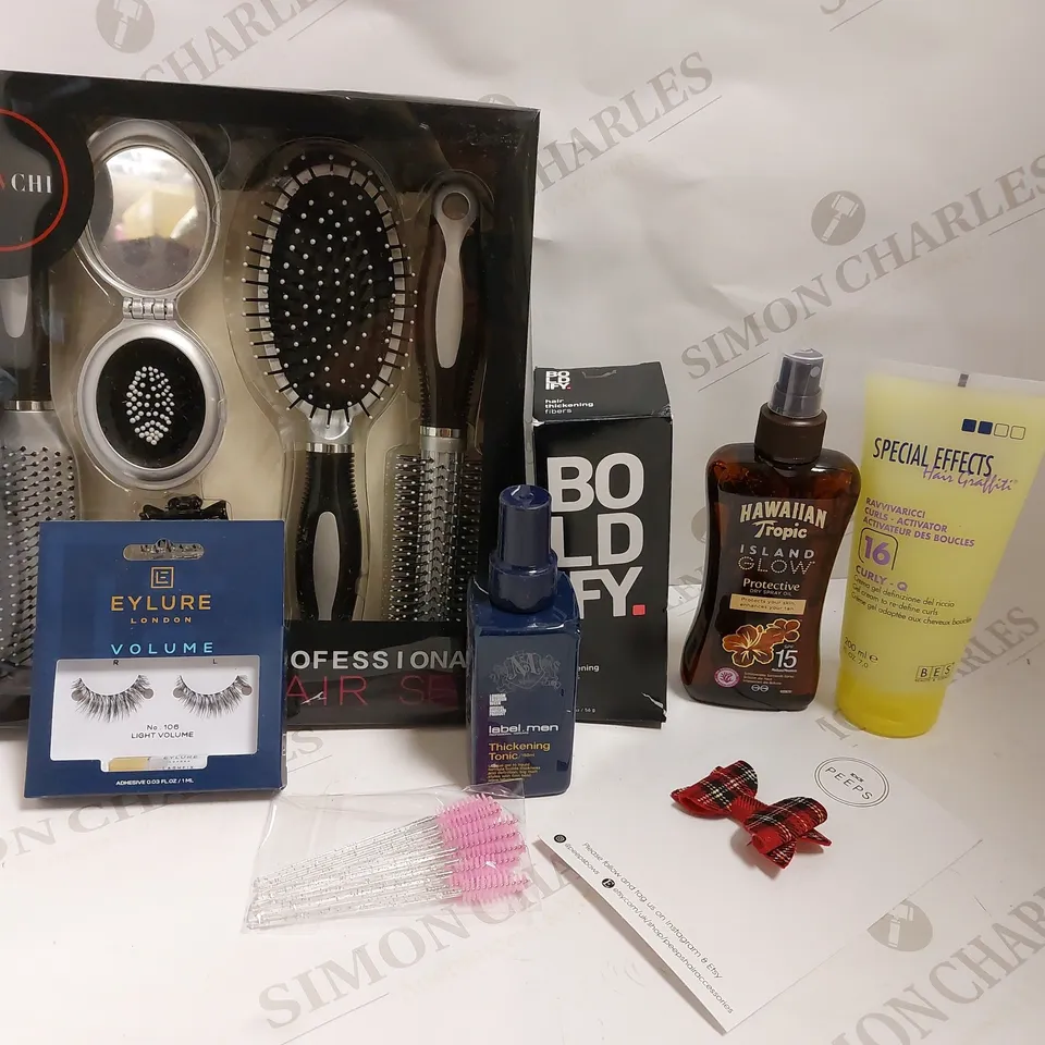 BOX OF APPROX 15 COSMETIC ITEMS TO INCLUDE BOLDIFY HAIR THICKENING FIBERS, EYLURE EYELASHES AND REMINGTON HAIR STRAIGHTENERS
