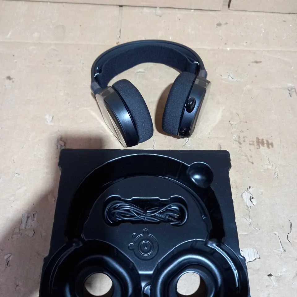 STEELSERIES ARCTIS 5 WIRED GAMING HEADSET 
