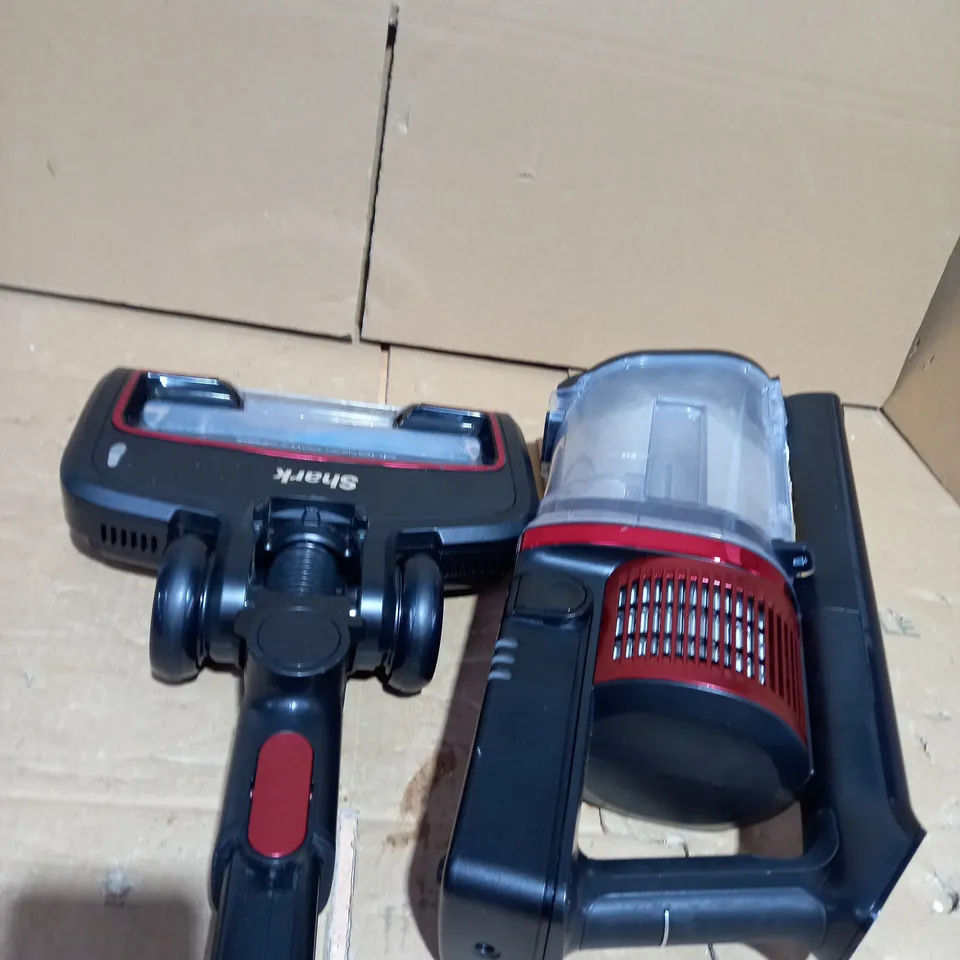SHARK CORDLESS VACUUM IZ300UKT