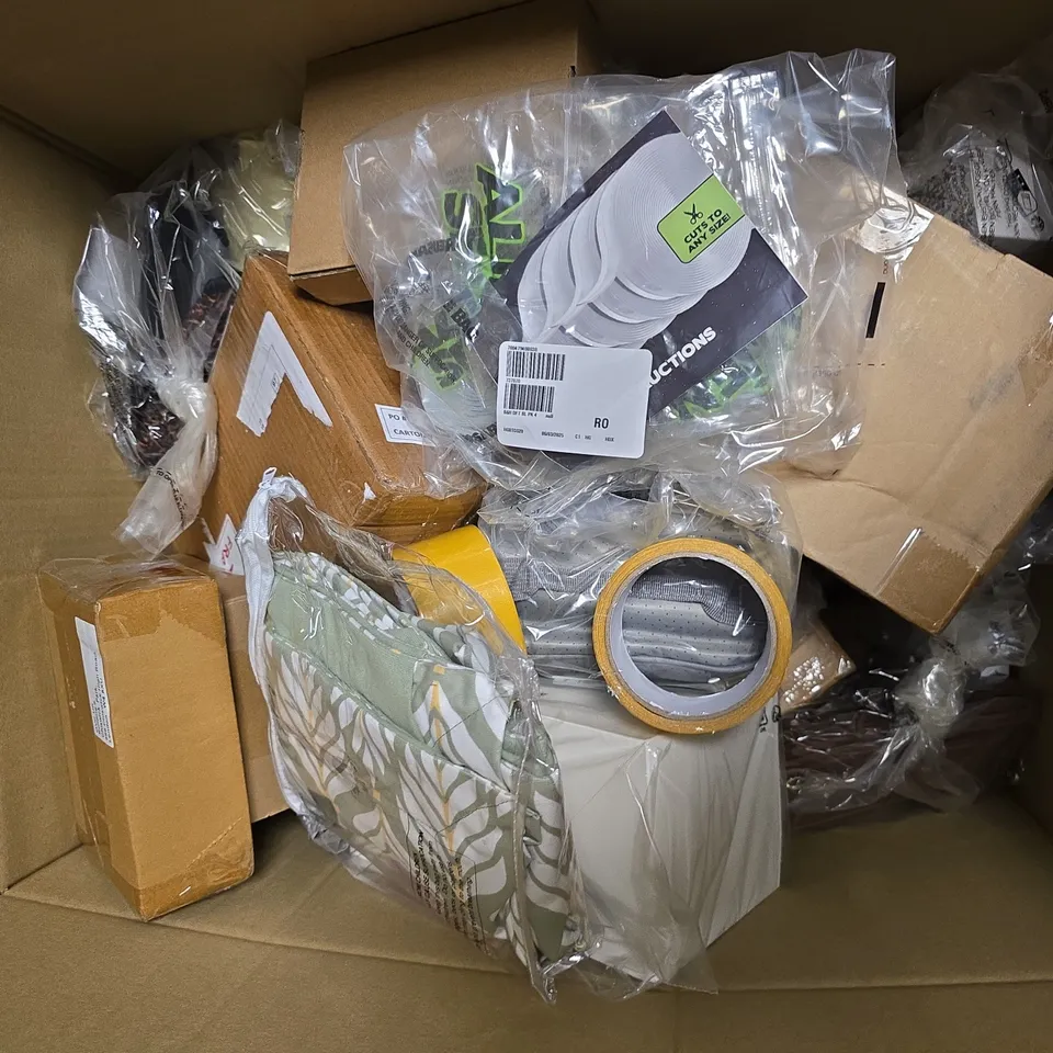 APPROXIMATELY 10 ASSORTED HOUSEHOLD GOODS TO INCLUDE TAPE, SEALED TAPE AND PILLOW COVERS - COLLECTION ONLY 