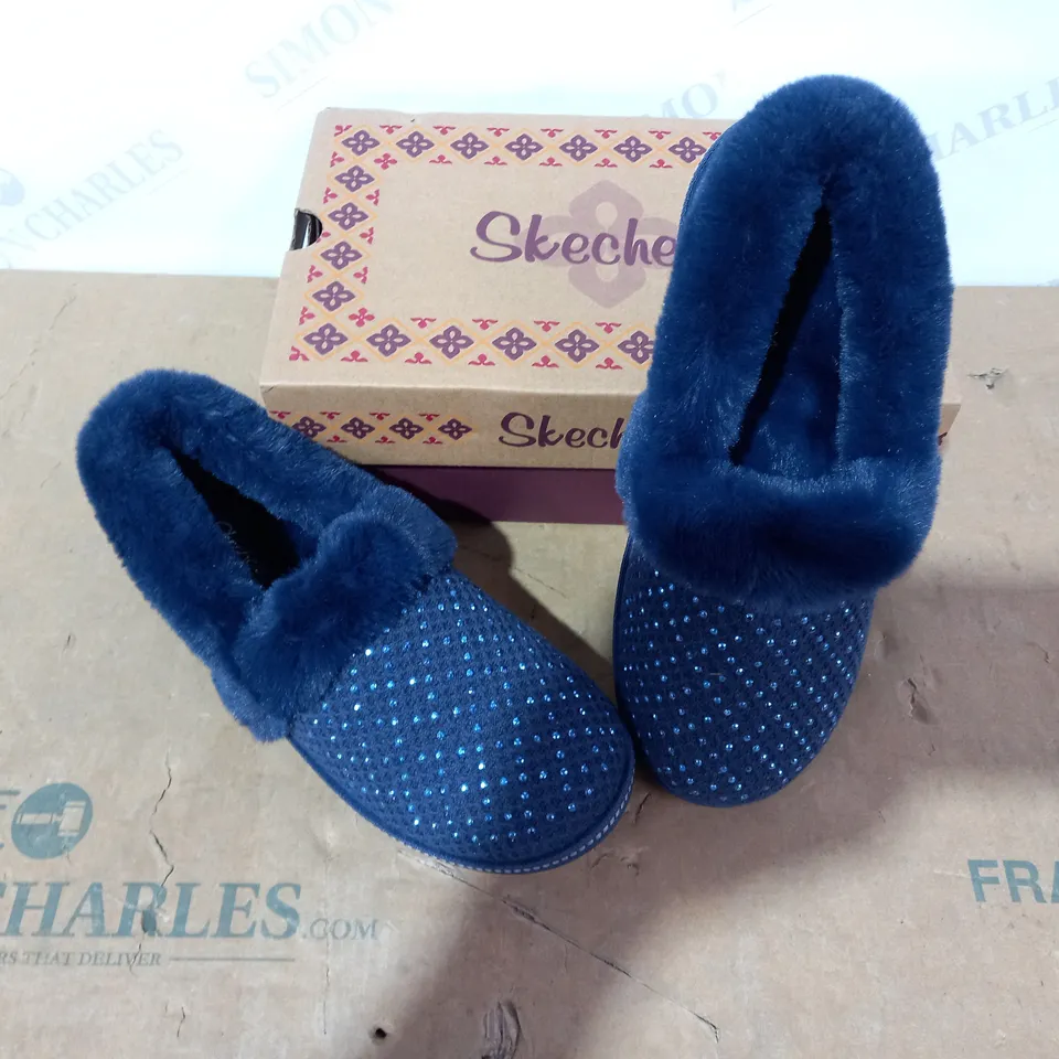BOXED PAIR OF SKECHERS NAVY SLIPPERS - SIZE 3