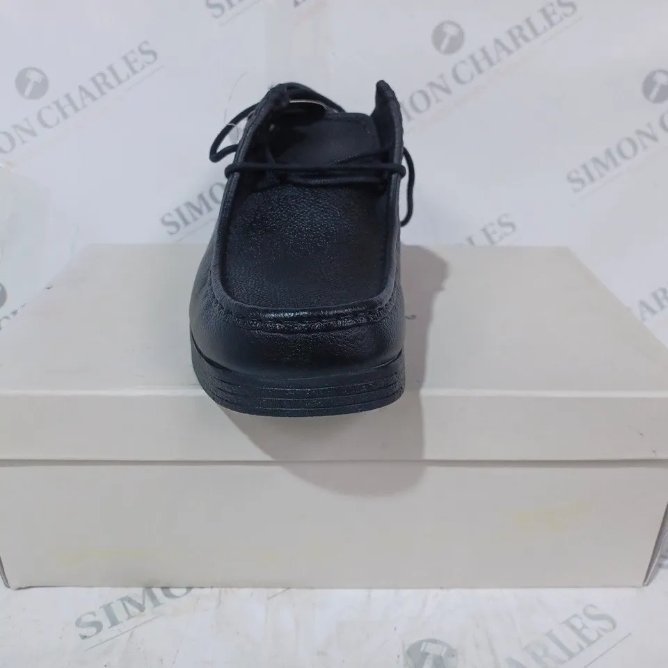 BOXED PAIR OF BEN SHERMAN SHOES IN BLACK UK SIZE 10