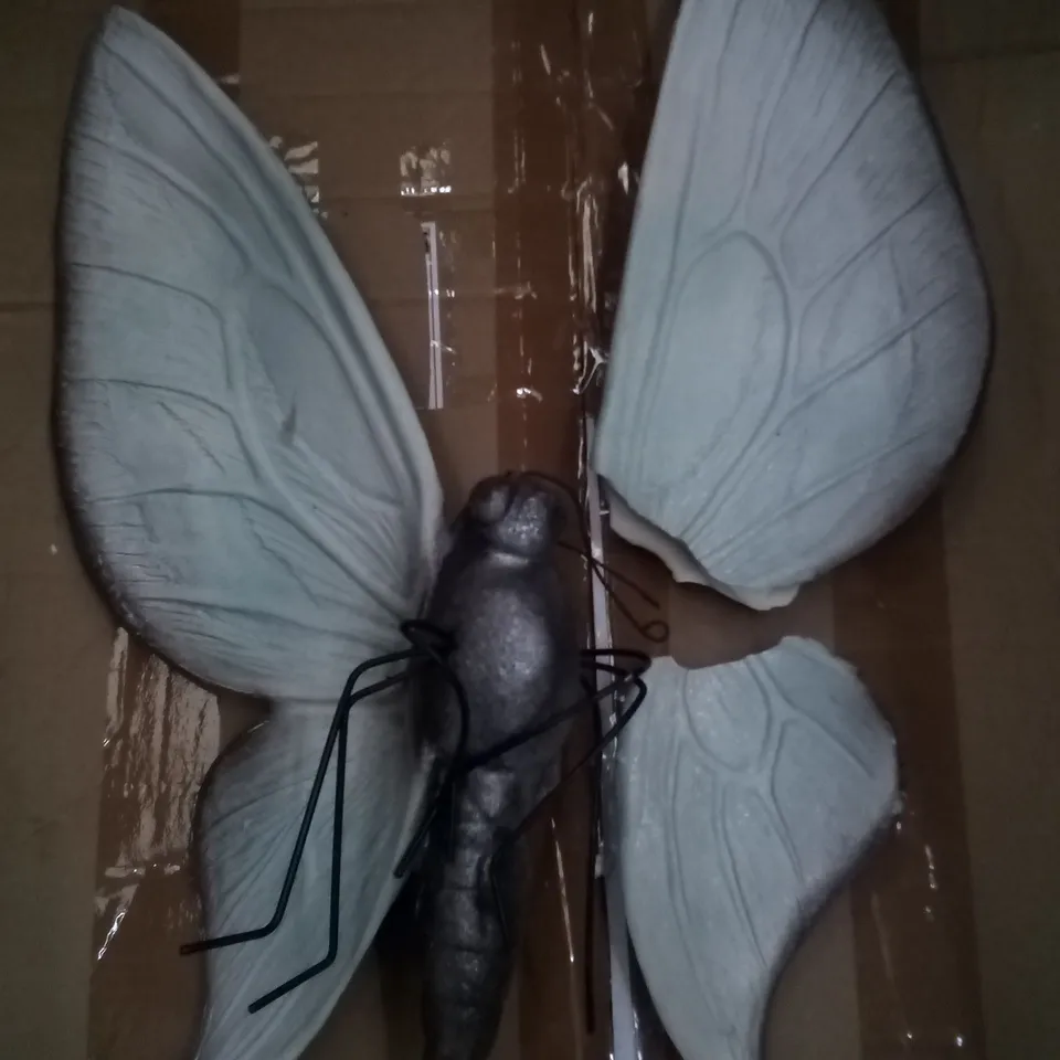 BOXED GARDEN BUTTERFLY HANGING ORNAMENT 