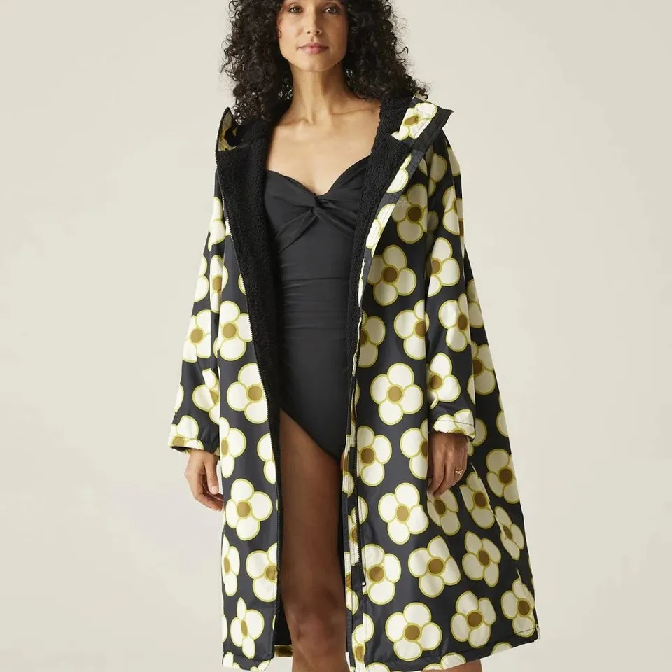 BRAND NEW REGATTA ORLA SPINNING FLOWER CHANGING ROBE 