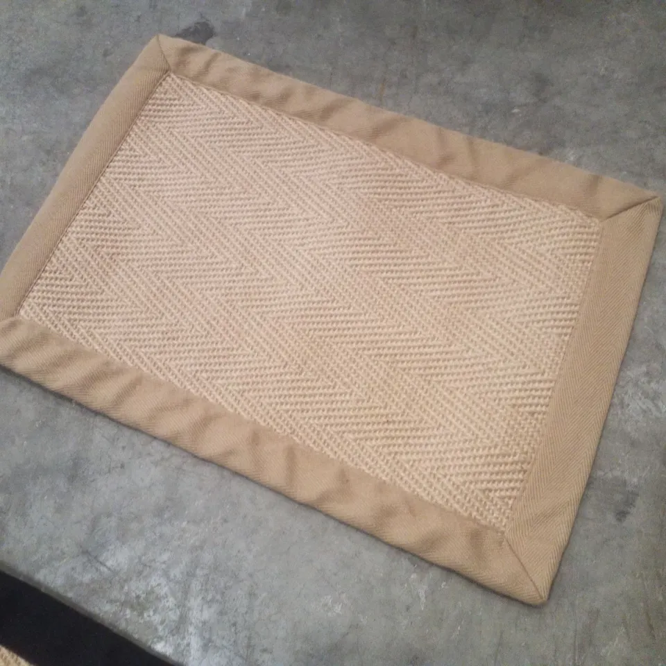 QUALITY DESIGNER AREA RUG APPROXIMATELY 40×60CM