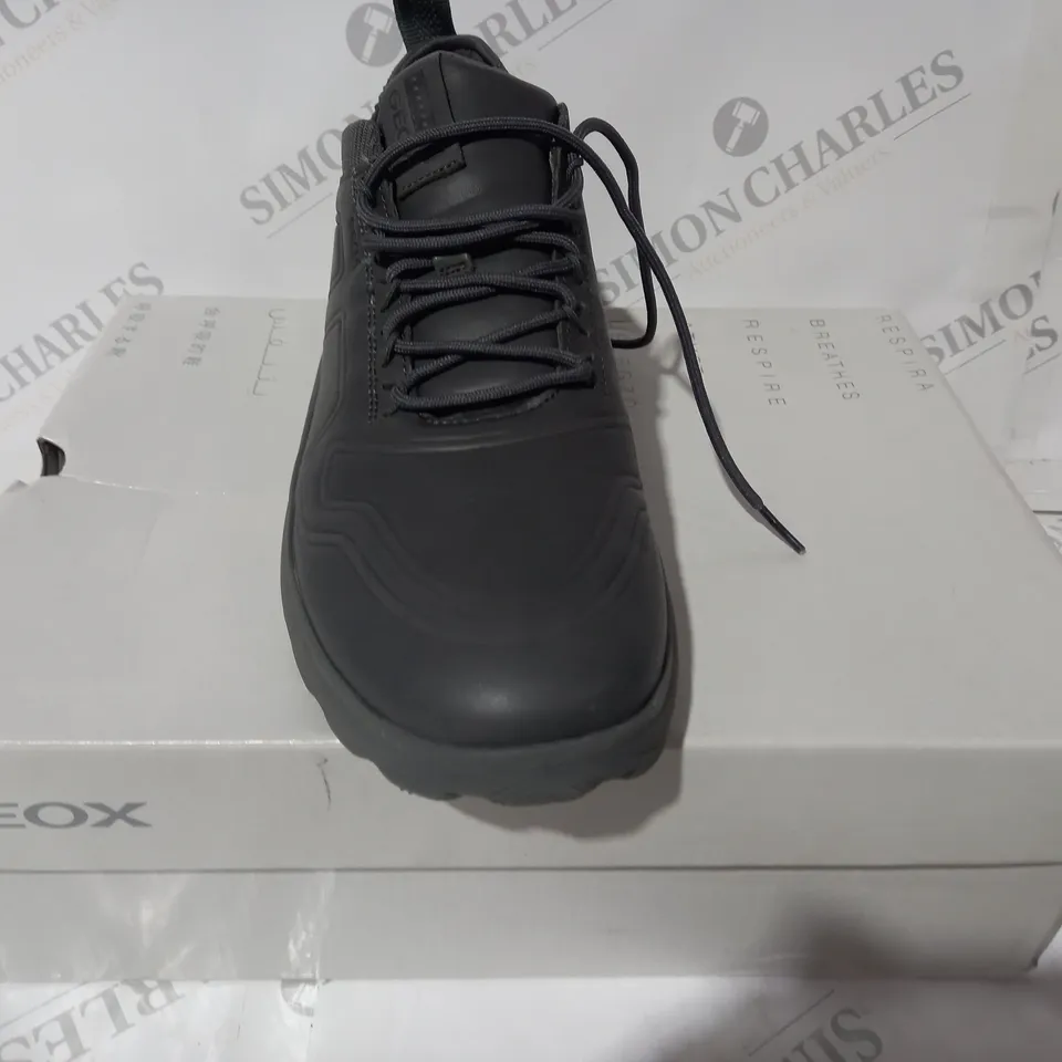 BOXED PAIR OF GEOX U SPHERICA D SHIES IN GREY UK SIZE 9
