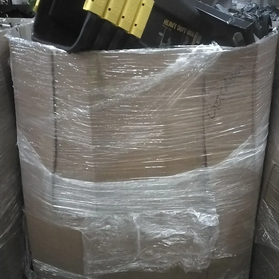 PALLET TO CONTAIN PALLET OF ASSORTED GOODS WHICH INCLUDE; GARDEN SUPPLIES, HOSE PIPES, DECKCHAIR ETC