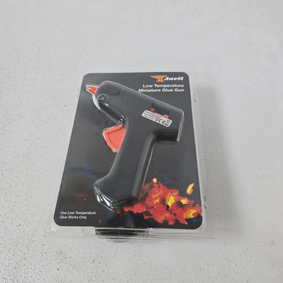BOX OF APPROXIMATELY 15 ASSORTED HOUSEHOLD ITEMS INCLUDING HIGH SPEED MILK FROTHER AND LOW TEMPERATURE MINI GLUE GUN