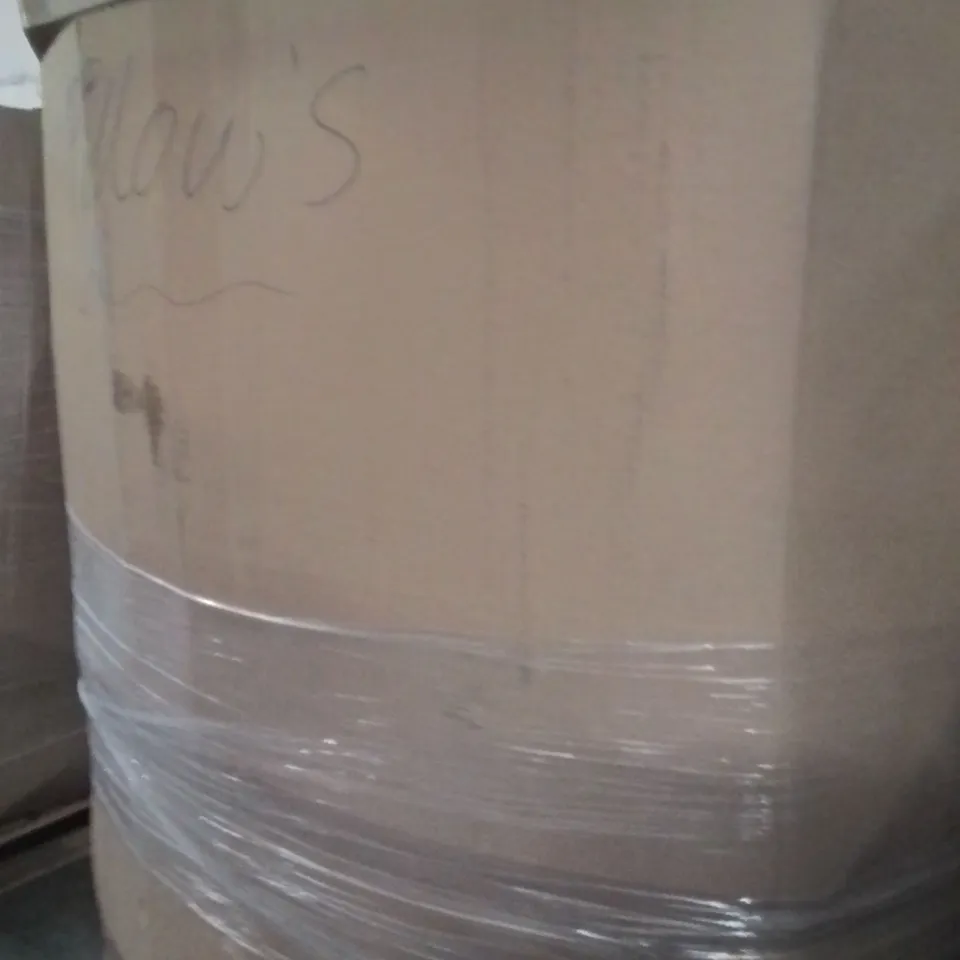 PALLET CONTAINING LARGE QUANTITY OF PILLOWS