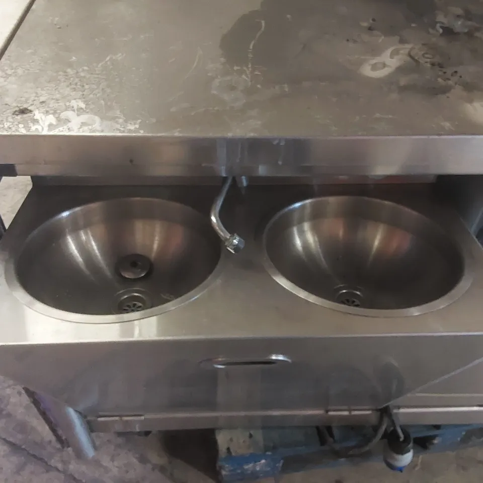 TANK STAINLESS STEEL MOBILE FOOD AND DRINK CATERING STATION