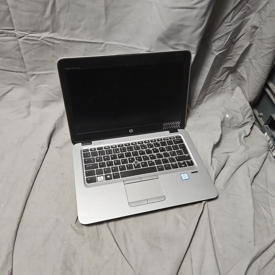 HP ELITEBOOK LAPTOP (HS7NN-142C)