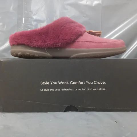 BOXED PAIR OF VIONIC SLIPPERS IN SHIRAZ SIZE 7