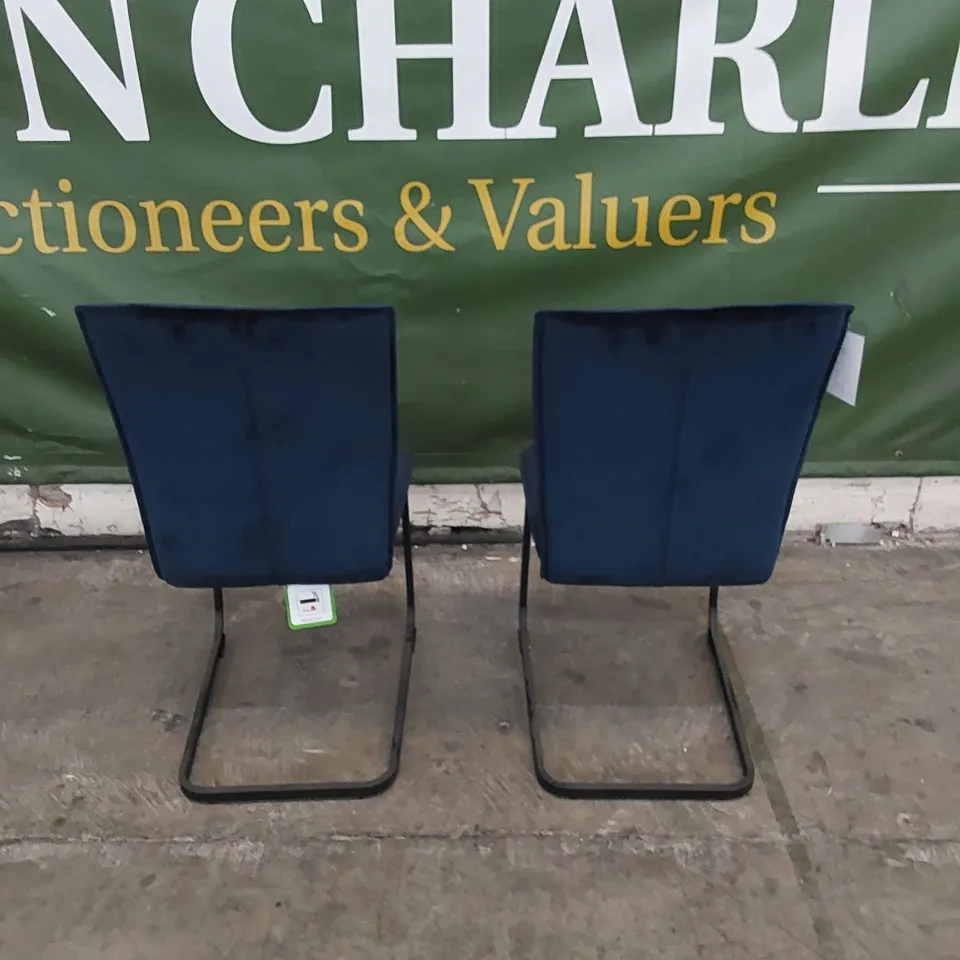 SET OF 2 UPHOLSTERED VELVET AND METAL LEGGED DINING CHAIRS - NAVY 