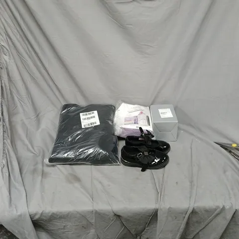 BOX OF APPROXIMATELY 20 ASSORTED HOUSEHOLD ITEMS INCLUDING LOREAL BEAUTY LIKE A BOSS SET, SNOW GLOBE, KIDS SIZE 9 BLACK SHOES, OVERSIZES HOODIE DIZE 22 ETC