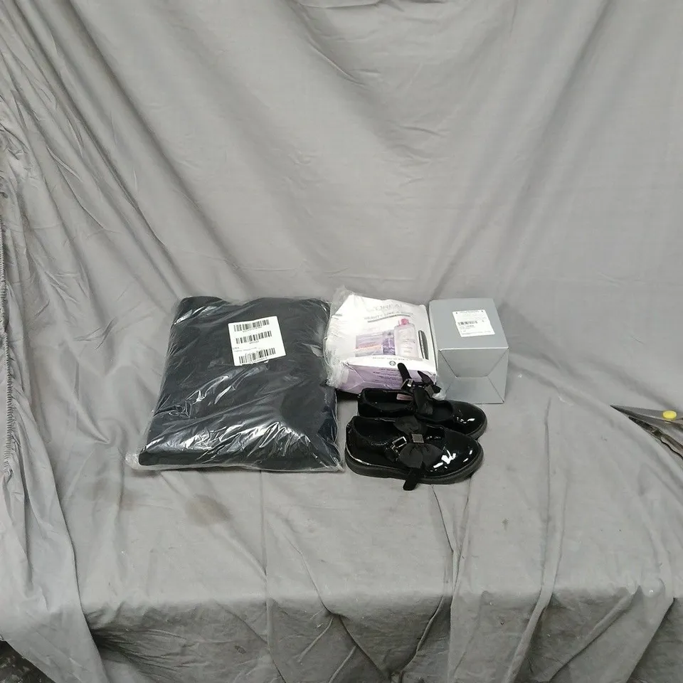 BOX OF APPROXIMATELY 20 ASSORTED HOUSEHOLD ITEMS INCLUDING LOREAL BEAUTY LIKE A BOSS SET, SNOW GLOBE, KIDS SIZE 9 BLACK SHOES, OVERSIZES HOODIE DIZE 22 ETC