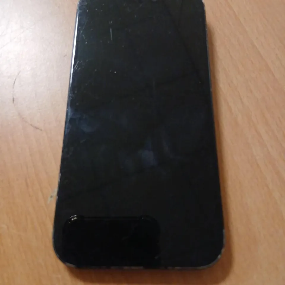 APPLE IPHONE 16 - BLACK - 