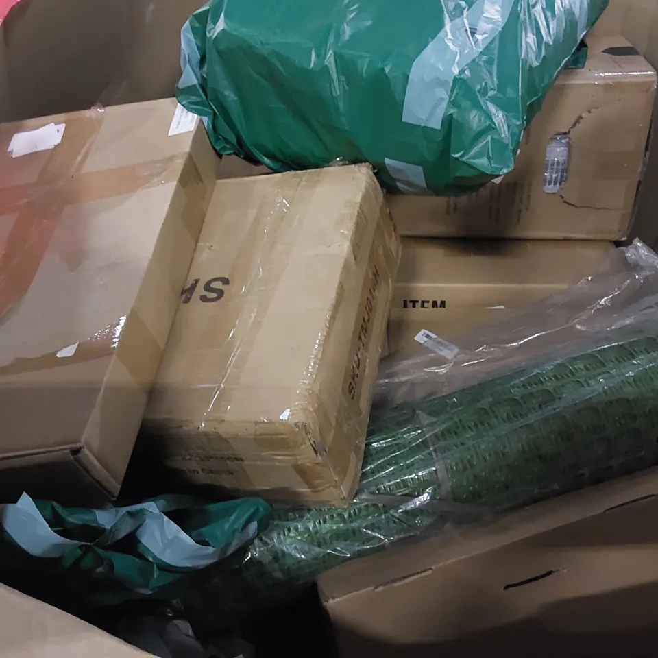 PALLET OF ASSORTED ITEMS INCLUDING: MATTRESSES, ARTIFICIAL CHRISTMAS TREE, SOFA COVER, PIZZA STONE, TOILET SEAT