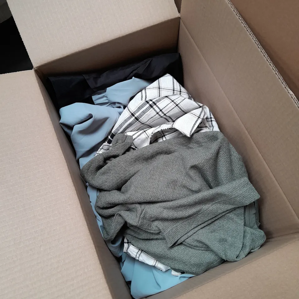 BOX TO CONTAIN APPROX 10 X ASSORTED ITEMS OF CLOTHING; INCLUDES SHIRTS, DRESSES ETC