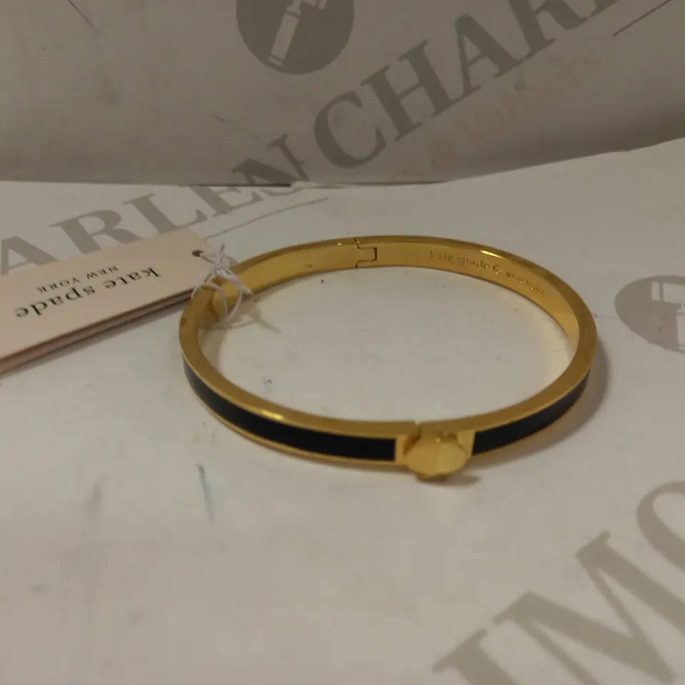 KATE SPADE HERITAGE SPADE THIN ENAMEL BANGLE RRP £65