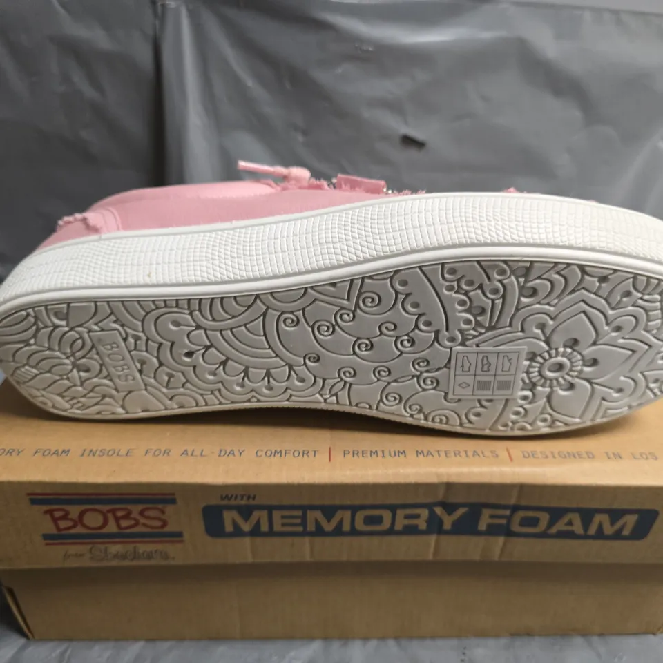 BOXED SKECHERS BOBS EXTRA CUTE 2  - UK 6 
