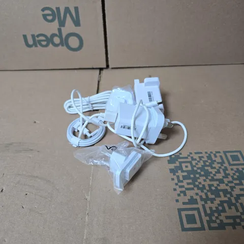 TOTE OF APPROXIMATELY 20 ASSORTED CHARGE CABLES AND PLUGS