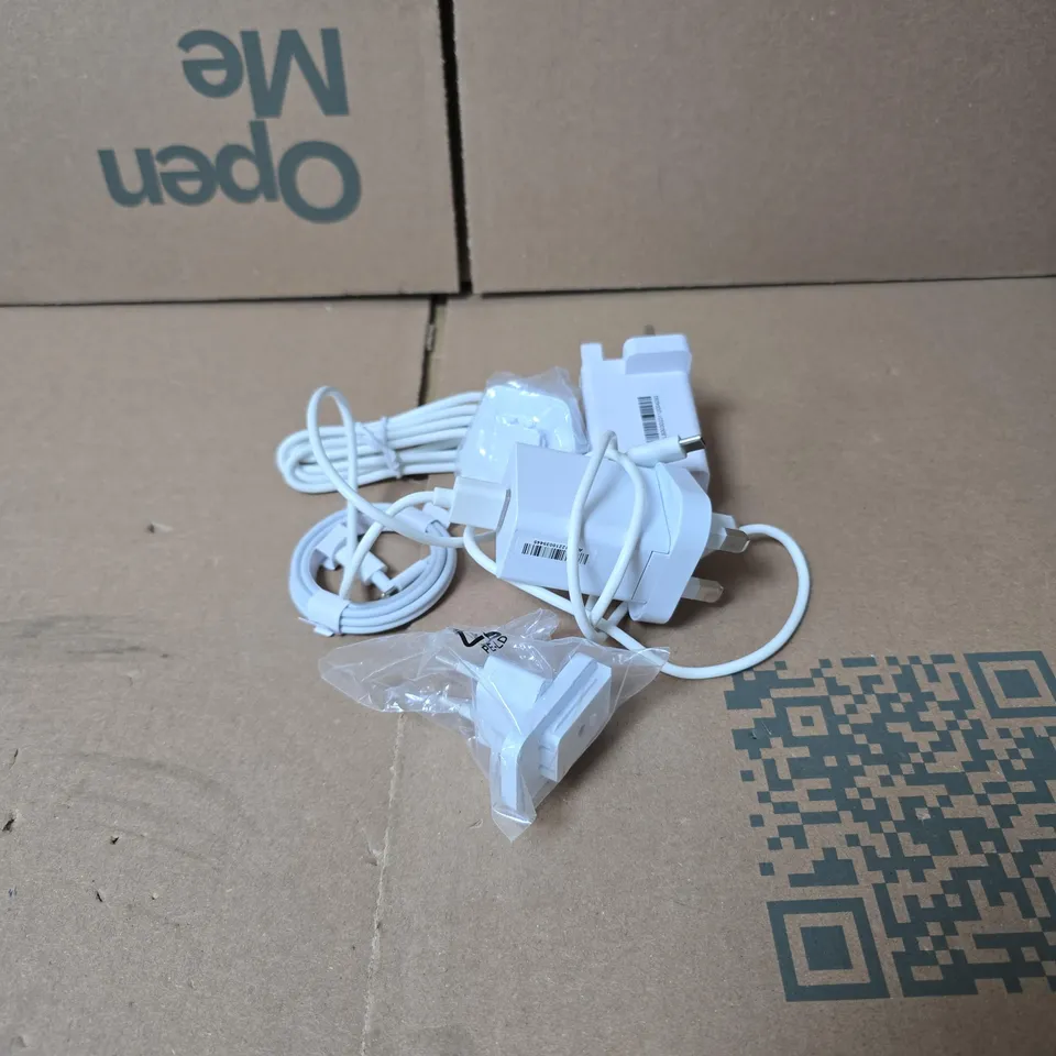 TOTE OF APPROXIMATELY 20 ASSORTED CHARGE CABLES AND PLUGS