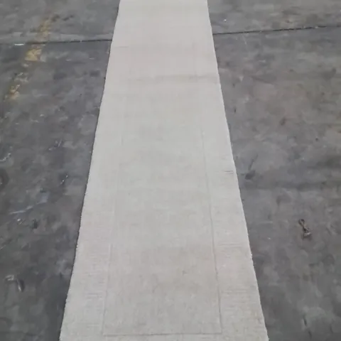 QUALITY DESIGNER AREA RUG - APPROXIMATELY 310X70CM