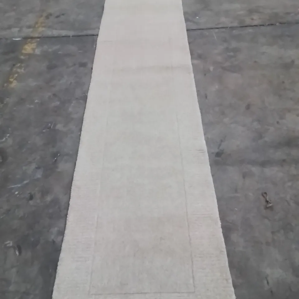 QUALITY DESIGNER AREA RUG - APPROXIMATELY 310X70CM