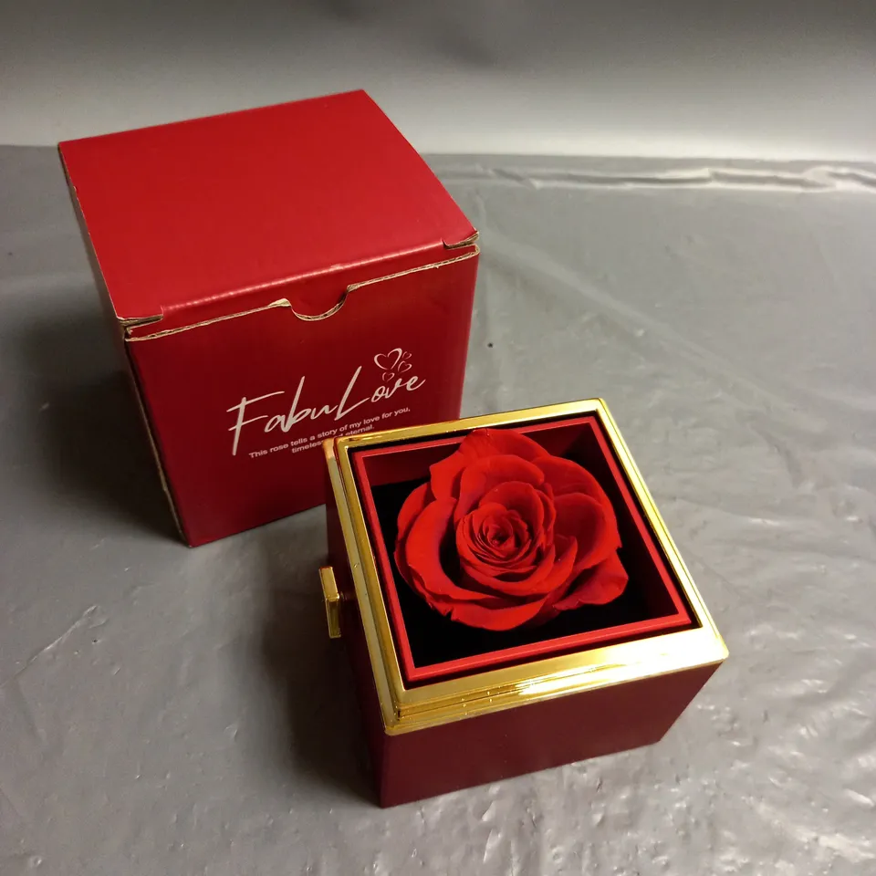 BOXED FABULOVE ROSE AND NECKLACE SET