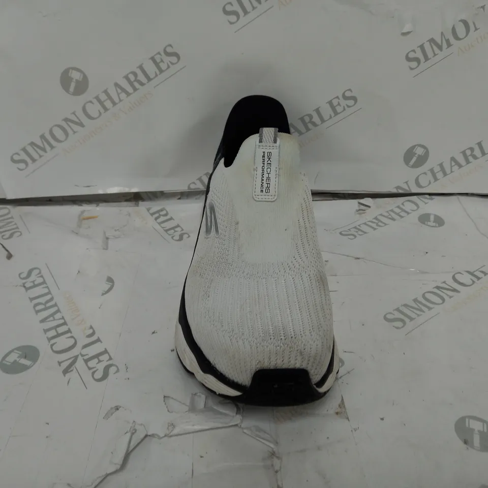 SKETCHERS SLIP INS MAX CUSHION TRAINER - SIZE 6