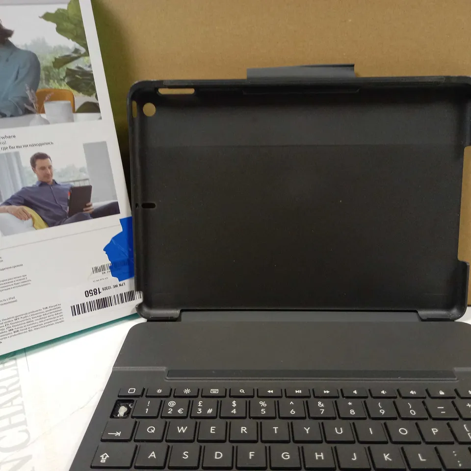 LOGITECH SLIM FOLIO IPAD CASE