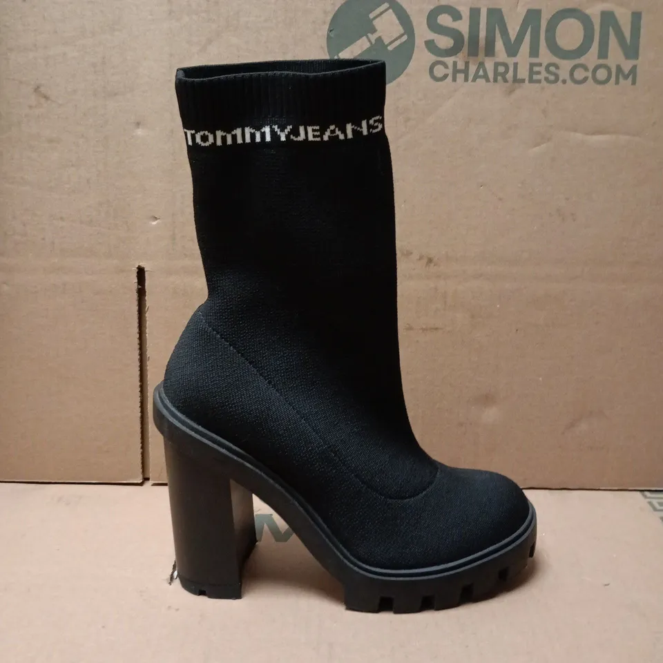 TOMMY JEANS BLACK SOCK BOOT WITH CHUNKY SOLE – WOMEN'S FOOTWEAR SIZE 4