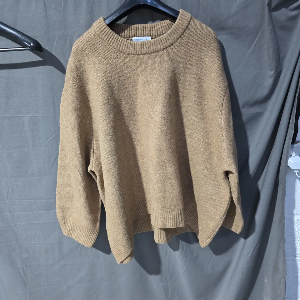 BOX OF APPROXIMATELY 25 CLOTHING ITEMS INCLUDING: BLUE VERY TOP, BROWN PRIMARK JUMPER AND BLACK PUFFER JACKET