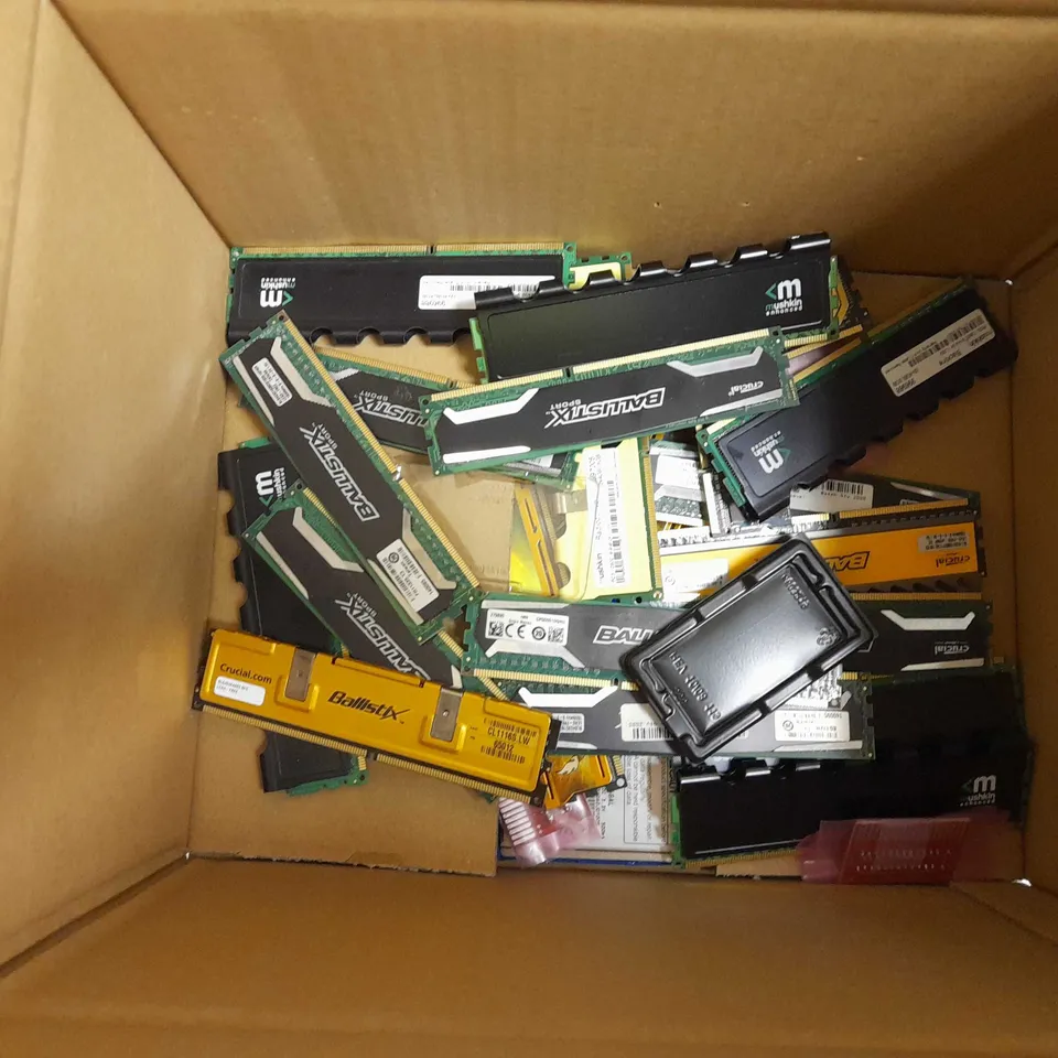 LOT OF APPROX 15 ASSORTED ITEMS-DDR3 RAM-BALLISTIC RAM