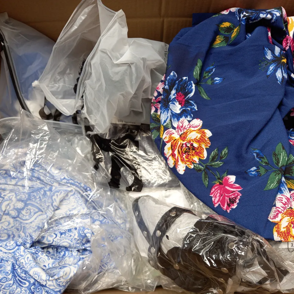 BOX OF APPROXIMATELY 25 ASSORTED CLOTHING ITEMS TO INCLUDE - T-SHIRT , PANTS , JACKET ETC